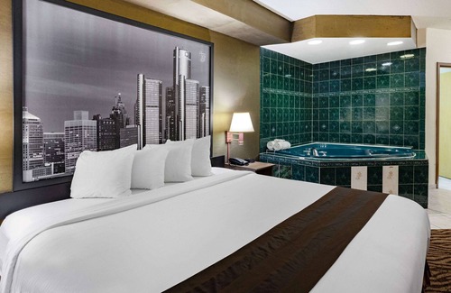 Windsor Hotel | Super 8 by Wyndham Ambassador Bridge Windsor ON