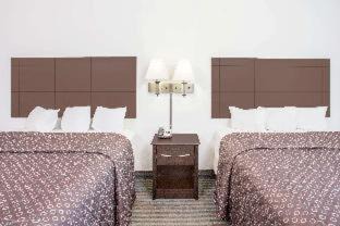 Cedar Falls Hotel | Super 8 by Wyndham Cedar Falls