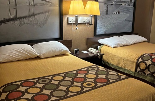 Southwest Area Hotel | Super 8 by Wyndham Cedar Rapids