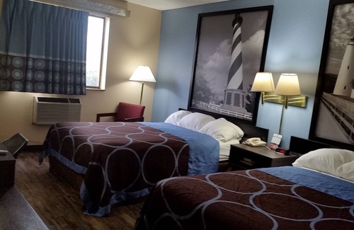 Greenville Hotel | Super 8 by Wyndham Greenville