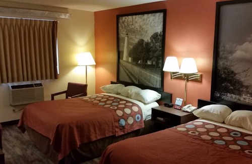 Greenville Hotel | Super 8 by Wyndham Greenville