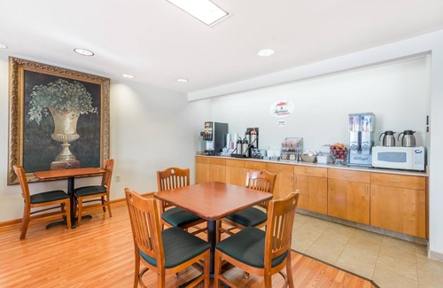 Hagerstown Hotel | Super 8 by Wyndham Hagerstown/Halfway Area