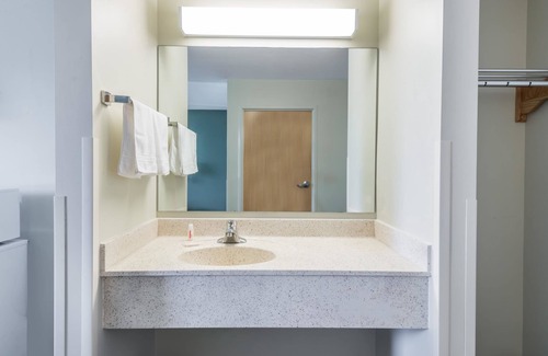 Hagerstown Hotel | Super 8 by Wyndham Hagerstown/Halfway Area