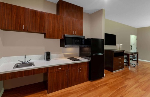 Barker Hotel | Super 8 by Wyndham Houston Northwest Cypress