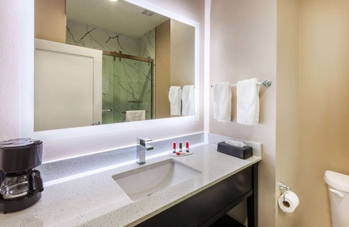 Kingwood Hotel | Super 8 by Wyndham Kingwood Houston North