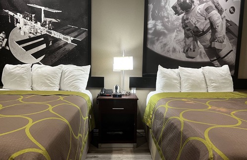 Kingwood Hotel | Super 8 by Wyndham Kingwood Houston North