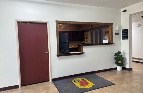 Mason City Hotel | Super 8 by Wyndham Mason City