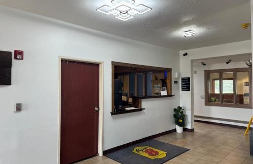 Mason City Hotel | Super 8 by Wyndham Mason City