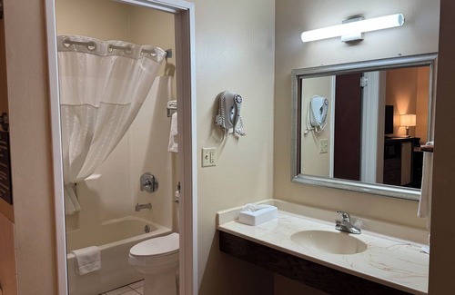 Mason City Hotel | Super 8 by Wyndham Mason City