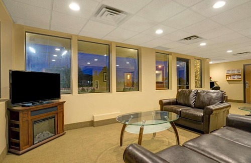 Melrose Hotel | Super 8 by Wyndham Melrose