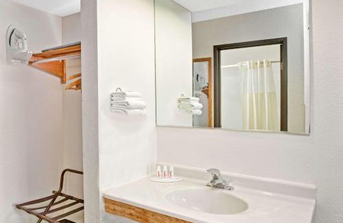 Mokena Hotel | Super 8 by Wyndham Mokena/Frankfort/I-80