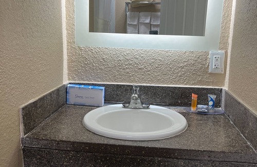 Newport News Hotel | Super 8 by Wyndham Newport News