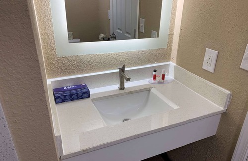 Newport News Hotel | Super 8 by Wyndham Newport News