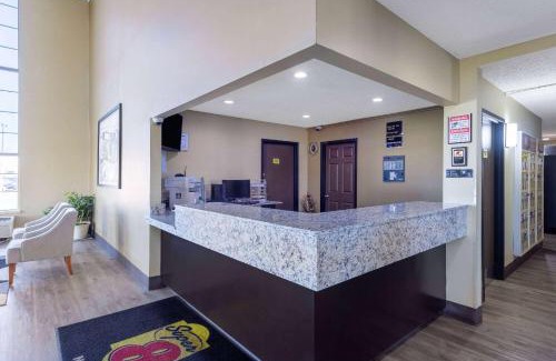 Nixa Hotel | Super 8 by Wyndham Nixa/Springfield Area