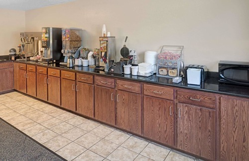Millard Hotel | Super 8 by Wyndham Omaha I-80 West