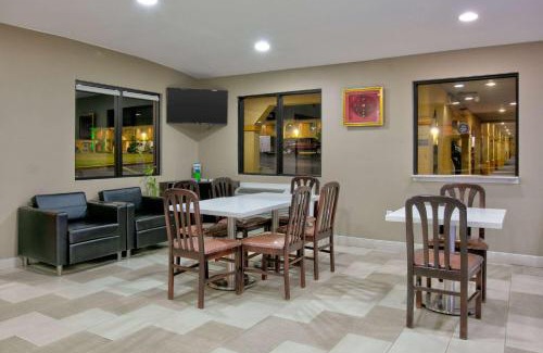 Palestine Hotel | Super 8 by Wyndham Palestine TX