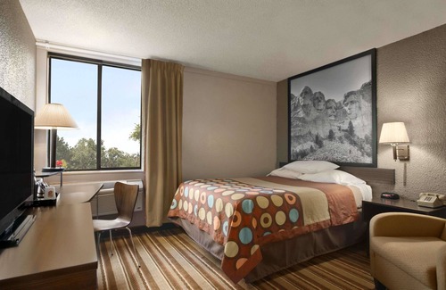 Redfield Hotel | Super 8 by Wyndham Redfield