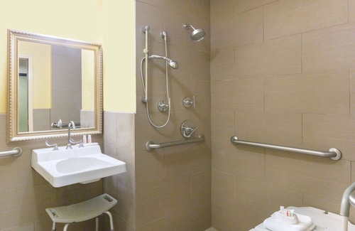 Richmond Hotel | Super 8 by Wyndham Richmond