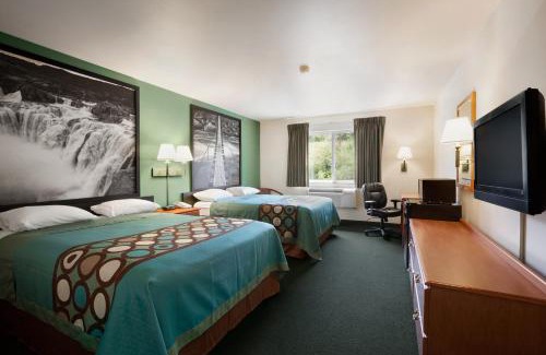 Salmon Hotel | Super 8 by Wyndham Salmon