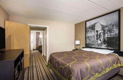 Sevierville Hotel | Super 8 by Wyndham Sevierville Riverside