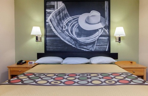 Sherman Hotel | Super 8 by Wyndham Sherman