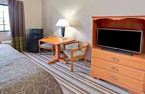 South Bend Hotel | Super 8 by Wyndham South Bend