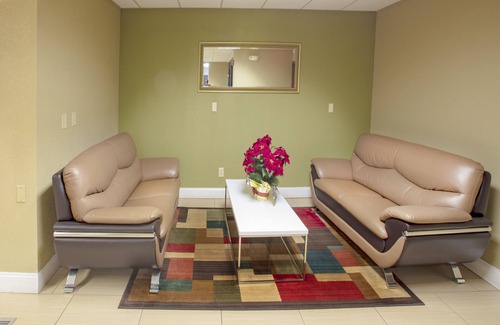 St. Charles Hotel | Super 8 by Wyndham St Charles