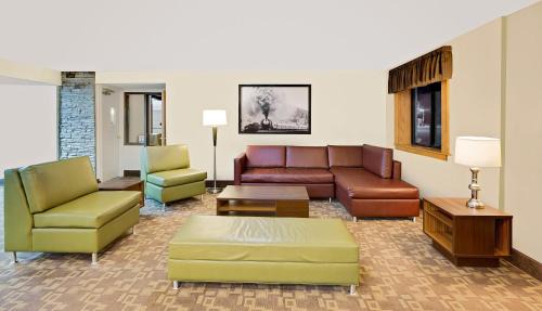 Saint James Hotel | Super 8 by Wyndham St. James