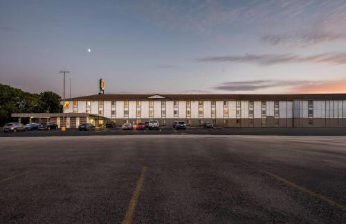 Terre Haute Hotel | Super 8 by Wyndham Terre Haute