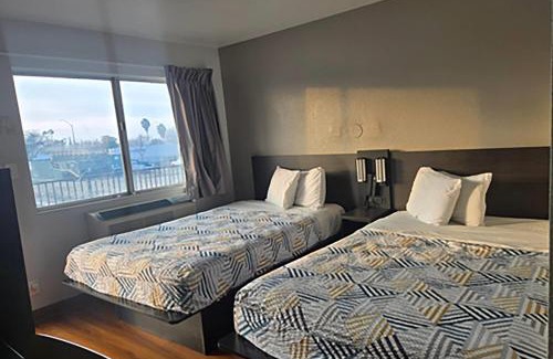 Tracy Hotel | Super 8 by Wyndham Tracy