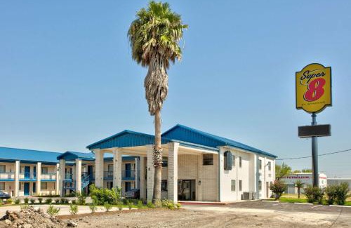 Victoria Hotel | Super 8 by Wyndham Victoria - South - Hwy 59