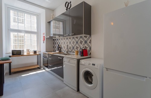 Chiado Apartment | Super Central Walk Anywhere w/AC, Lift, 3BDR, 2BA