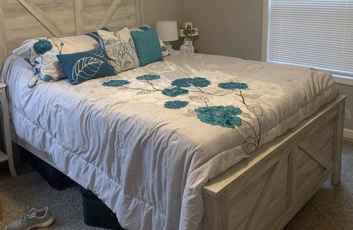 Olivehill House | Super close to town- wonderful neighborhood!