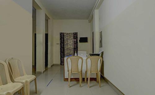 Madipakkam Hotel | Super Collection O Velachery Railway Junction Formerly Vijay Guest House