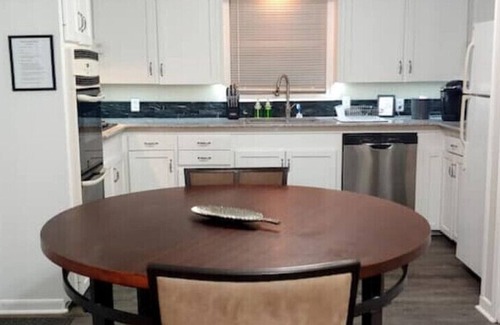 Longview House | Super Cozy Home, quiet setting, large, fun back yard in coveted North Longview