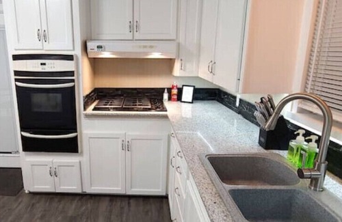 Longview House | Super Cozy Home, quiet setting, large, fun back yard in coveted North Longview