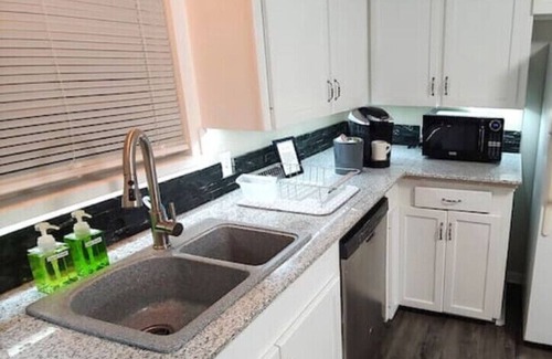 Longview House | Super Cozy Home, quiet setting, large, fun back yard in coveted North Longview