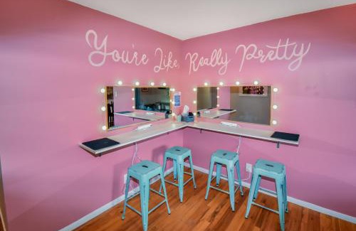 Southeast House | Super Cute Five Bedroom Home in Denver Perfect For Girls Trips