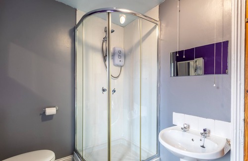 Newcastle-upon-Tyne House | super spacious Large Newcastle Apartment