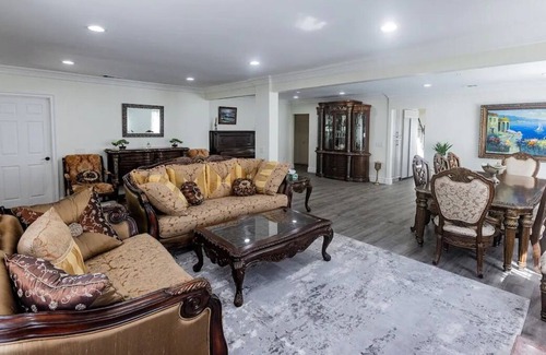 Pasadena House | Super spacious 3BD house with pool and game room