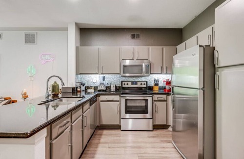 Bouldin Apartment | Super Stylish, Spacious, Fun and Best Location!