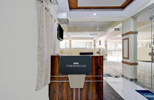 Khattalwada Hotel | Super Townhouse Oak Bachupally Medical College Formerly SV Hotels