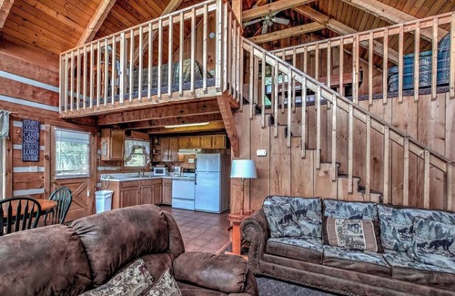 Gatlinburg - Pigeon Forge Cabin | Super View,Smoky Mtn Log Cabin,Pool Table,Hot Tub