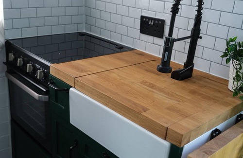 Stockton-on-Tees Cabin | Superb 4 berth Campervan with Kingsize bed