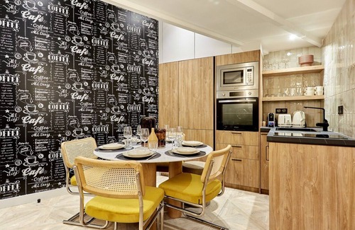 17th Arrondissement Apartment | Superb apartment Center of Paris Montmartre