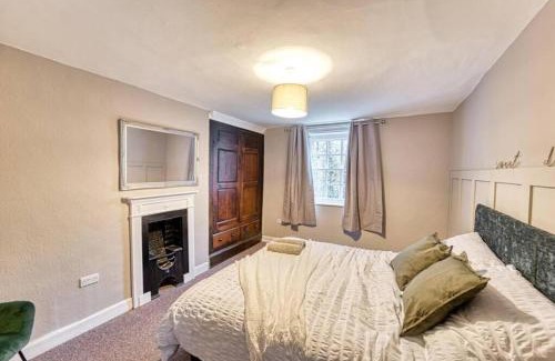 Bridgnorth House | Superb Bridgnorth House with Parking & Garden Perfect for Families and Business - Sleeps 6 by PureStay