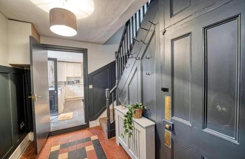 Bridgnorth House | Superb Bridgnorth House with Parking & Garden Perfect for Families and Business - Sleeps 6 by PureStay