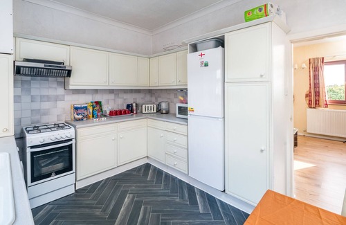 Roding House | Superb London Home - Central Line Metro - Top Location