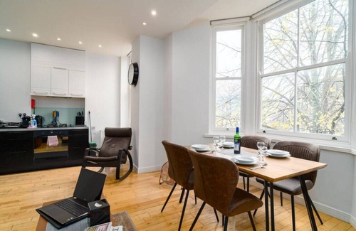 Roath Apartment | Superb Modern 1 Bedroom Apt | Cocoon Dbl Sofa Bed