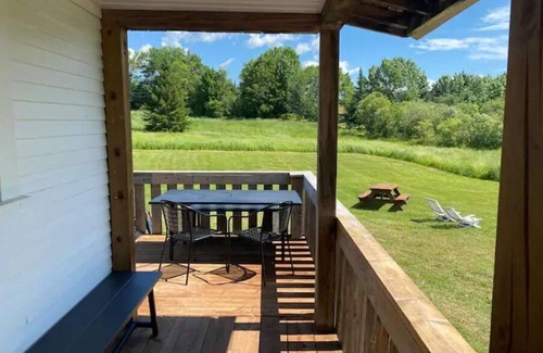 Stanstead Township Ski Chalet | Superb renovated centenary, 3 bedr. AC, 50 arcade 80' games, Netflix.CITQ 304595